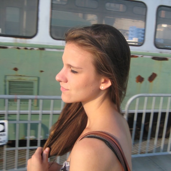 Meet your Posher, Hannah - Picture 1 of 1